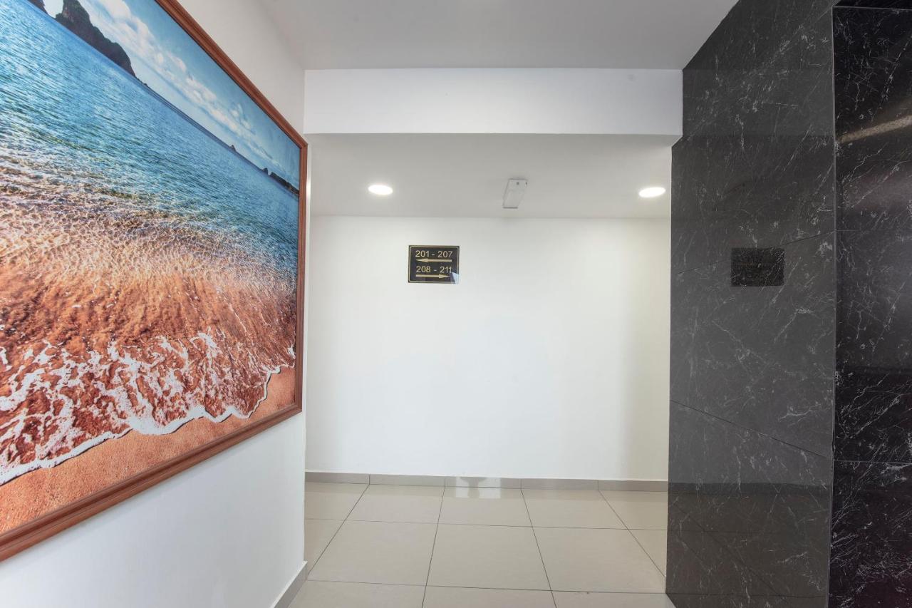 OYO 90337 Sungai Rengit City Resort 3 Pengerang Bagian luar foto